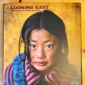 Steve McCurry: Looking East: Portraits Hardcover - 09 / 01 / 2006 - New / Signed